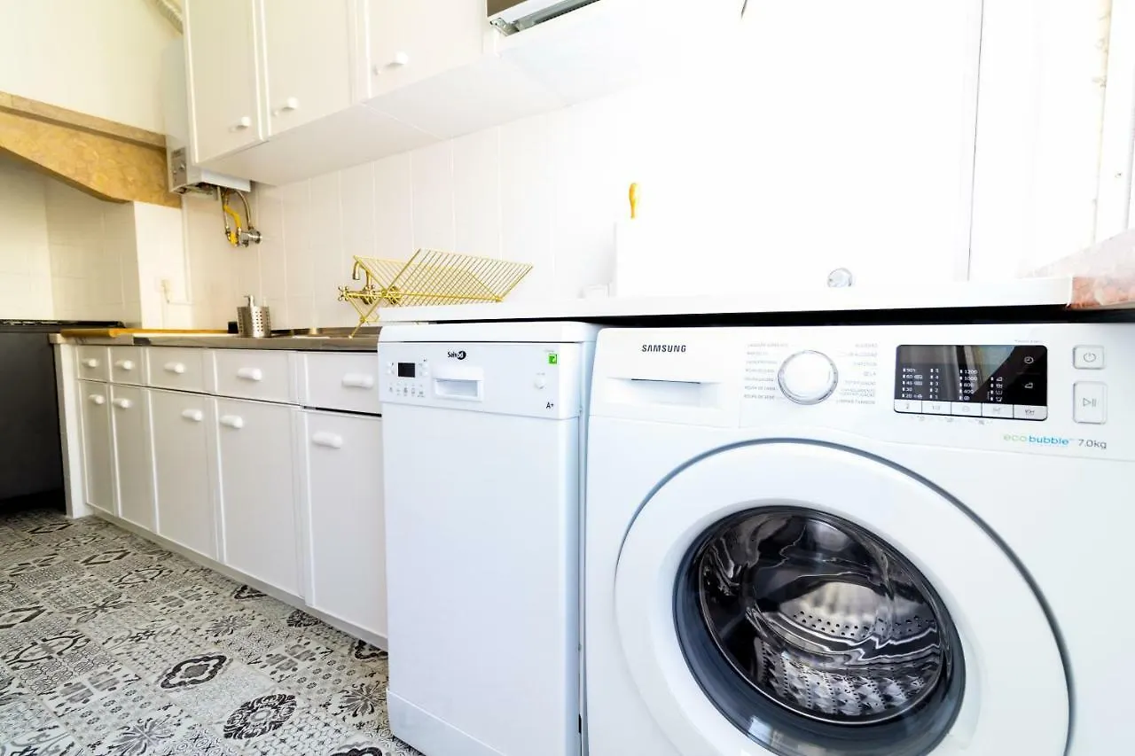 Avenidas Cozy Apartment Лиссабон