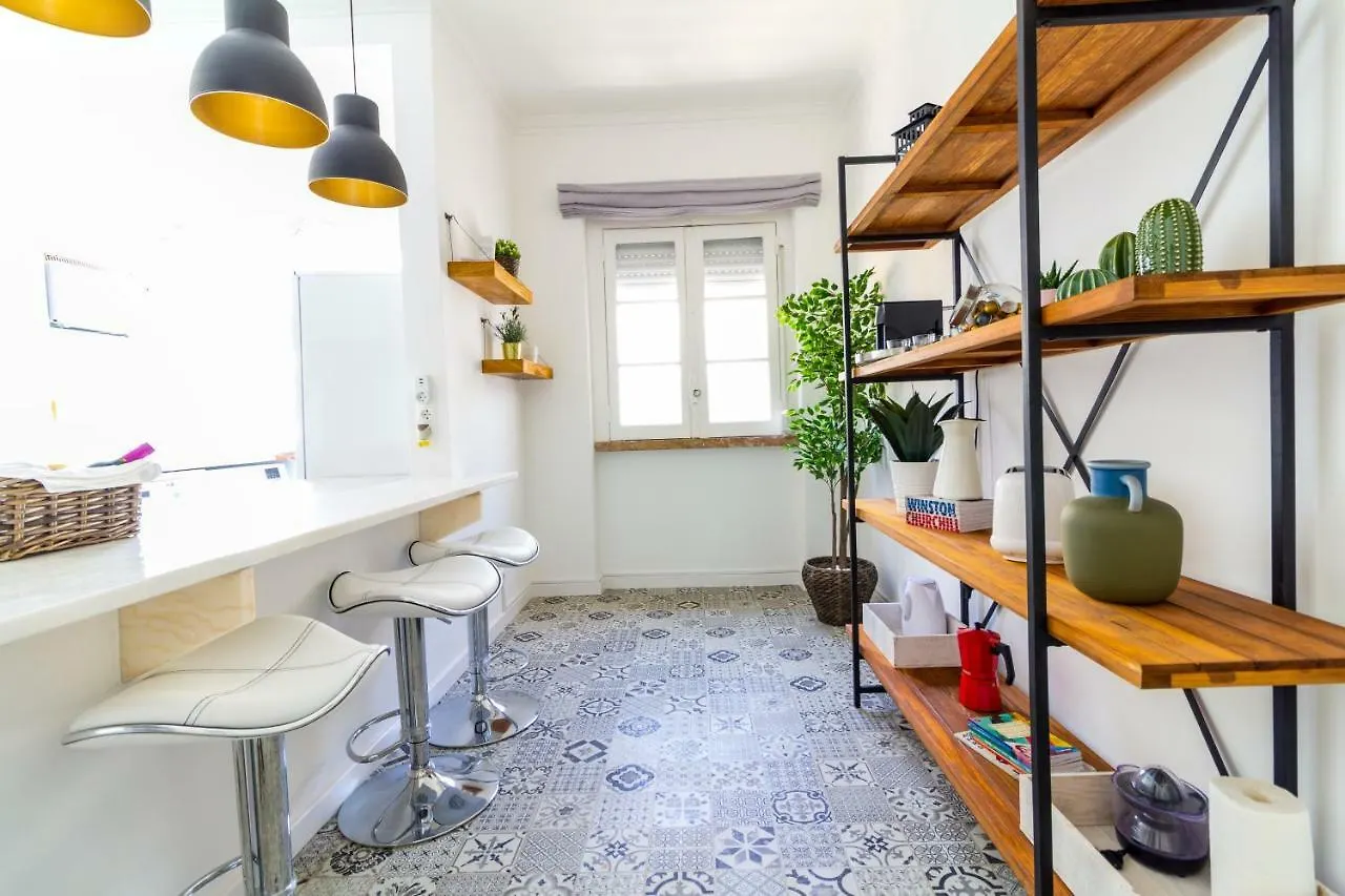 Avenidas Cozy Apartment Лиссабон 0*,  Португалия