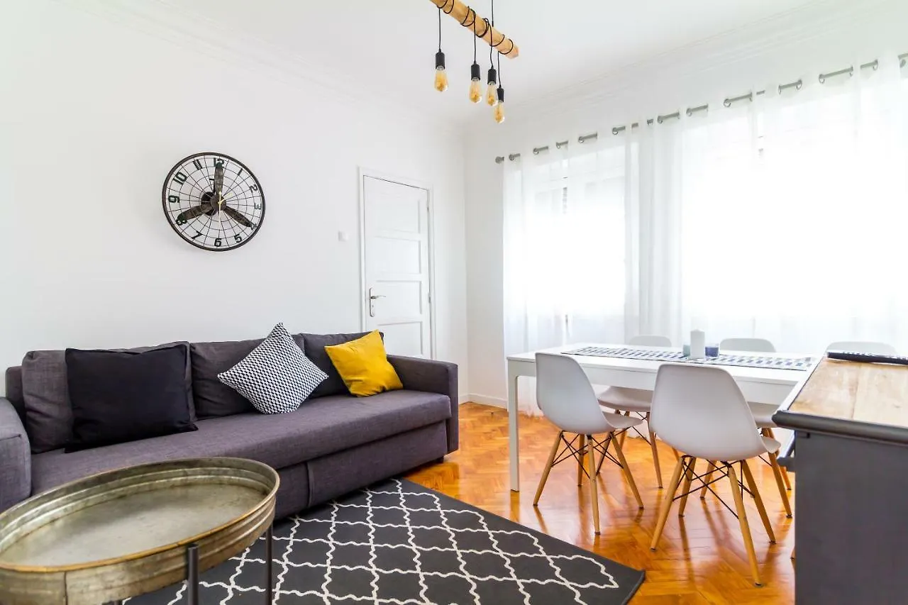 Avenidas Cozy Apartment Лиссабон