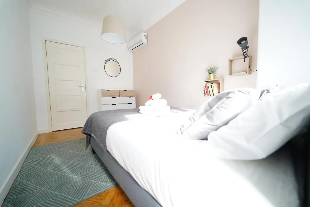 Avenidas Cozy Apartment Лиссабон